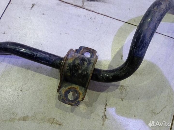 Стабилизатор передний