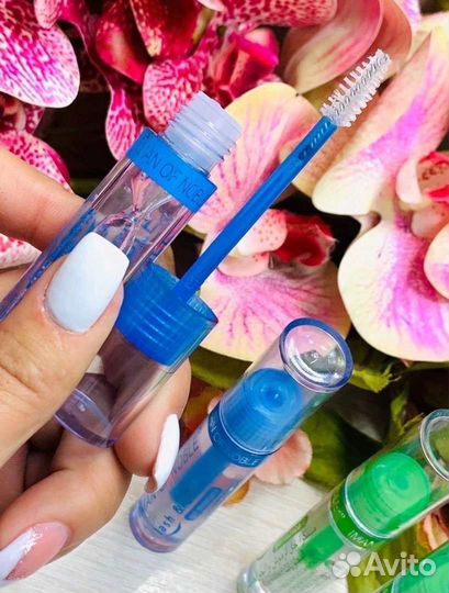 Фиксирующий гель для бровей и ресниц