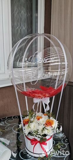 Шар с наполнением и цветами