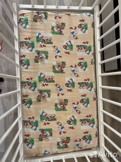 Детская кровать с маятником