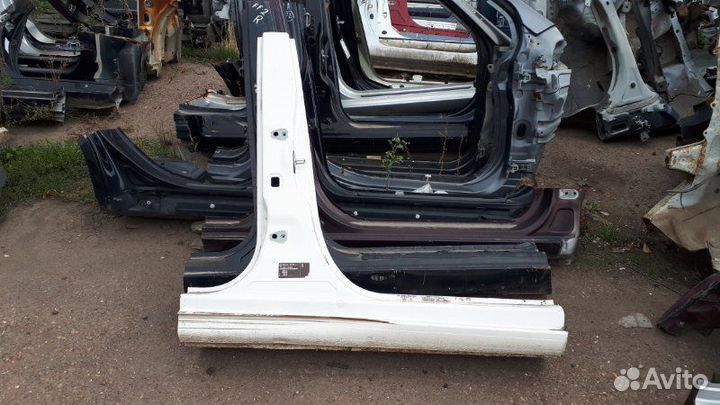 Стойка кузова правая Skoda Fabia 5J2 CGP 2012