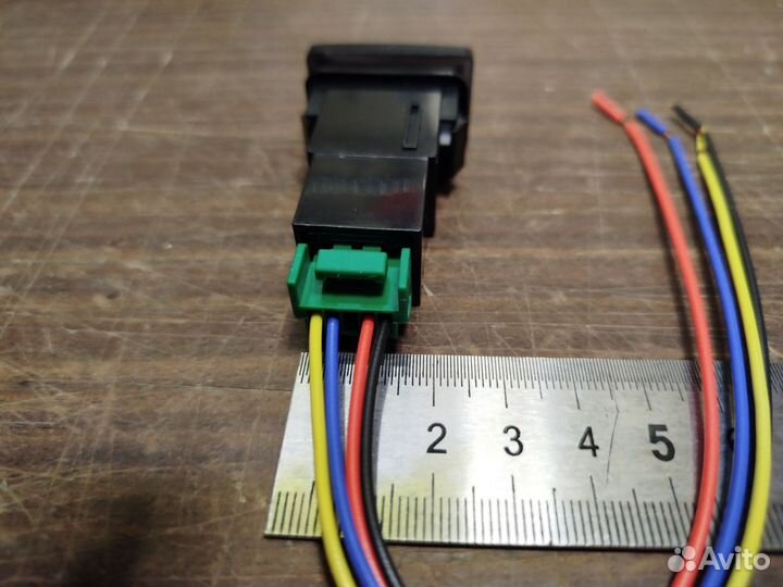 Кнопка открытия багажника Toyota