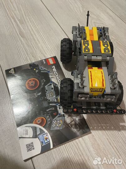 Набор Lego Technic 42104 Гоночный грузовик