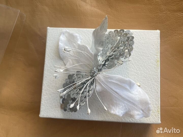 Праздничная брошь цветок бант заколка