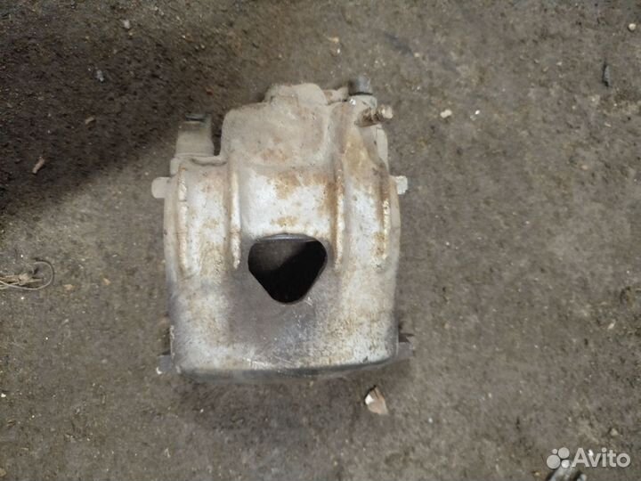 Суппорт под винтилируемый диск фольцваген гольф 2