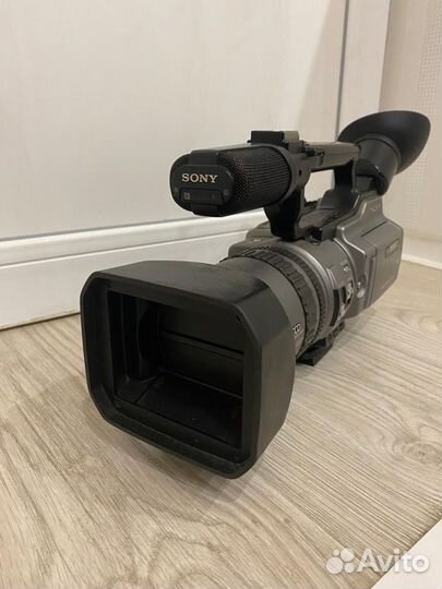 Видеокамера Sony DCR-VX2100E