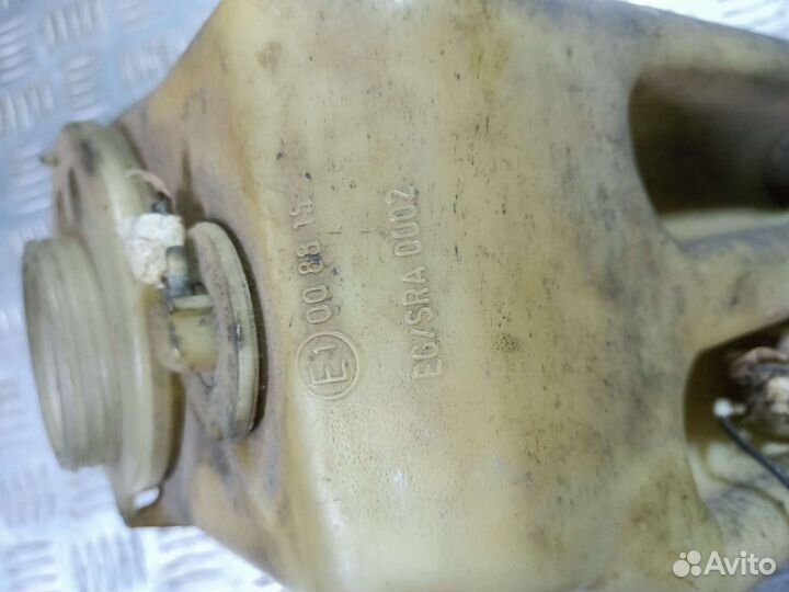 Бачок омывателя Mercedes W124