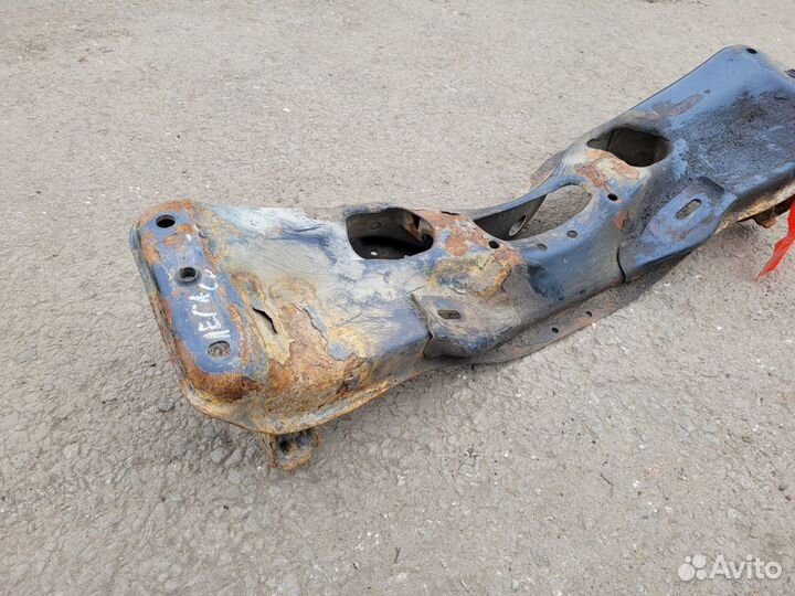 Подрамник передний на Subaru Legacy