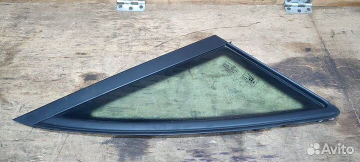 Стекло глухое заднее правое Audi A4 8E 1.8Т AVJ