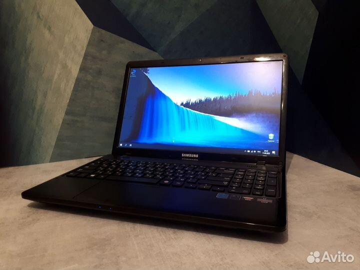 Отличный Samsung (AMD E2/озу-4gb/ssd)