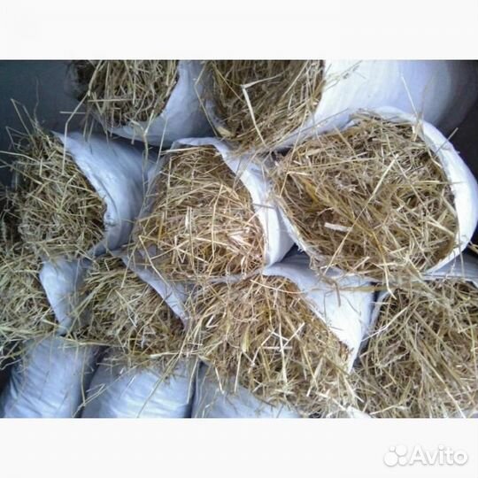 Солома в мешках и тюках