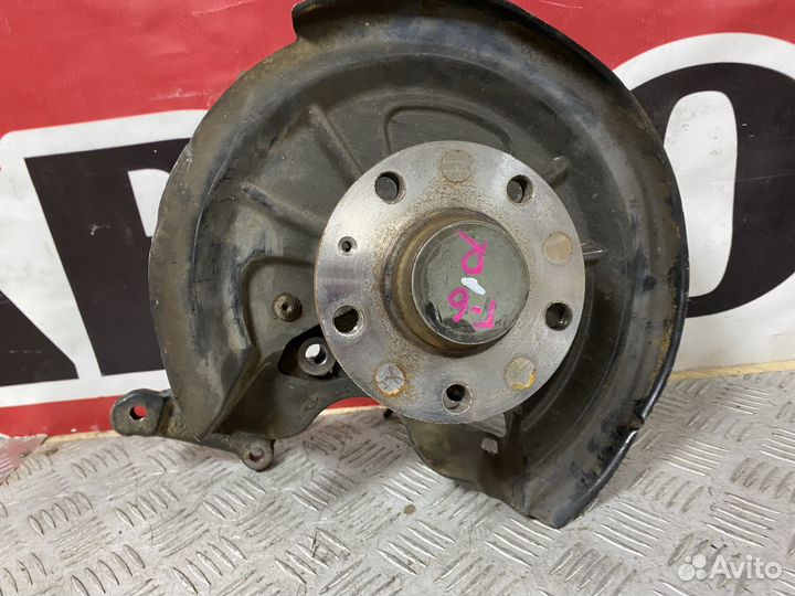 Цапфа задняя правая Volkswagen Golf 6