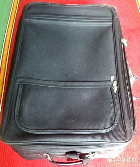 Чемодан большой почти новый