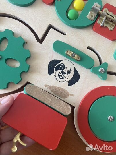 Развивающие игрушки Бизиборд