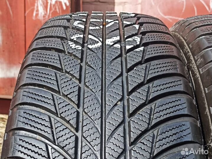 Bridgestone Blizzak LM-001 215/65 R17 99H