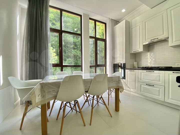 2-к. квартира, 100 м², 3/5 эт.