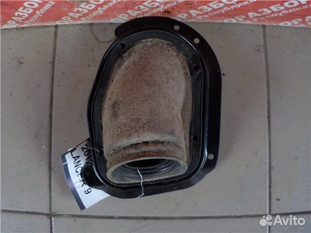 Пыльник рулевой колонки Mitsubishi Lancer S82 4G18