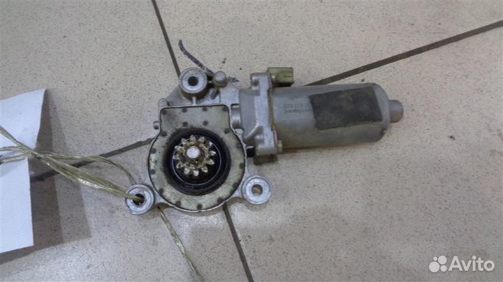 Моторчик стеклоподъемника передний правый Volvo 8