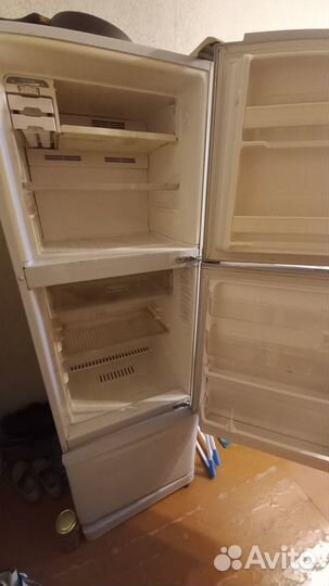 Холодильник бу Fujitsu