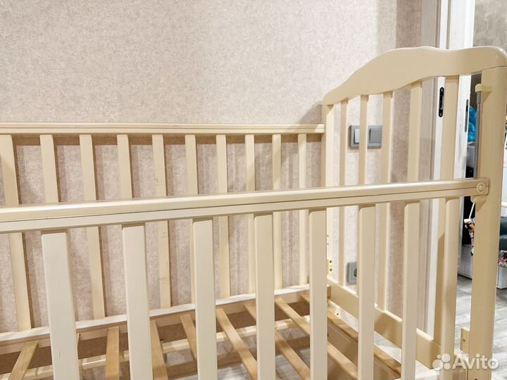 Детская кроватка с маятником б/у