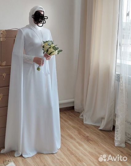 Свадебное платье со шлейфом 46 48