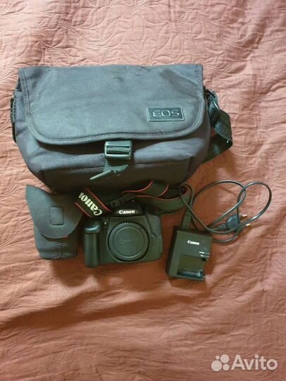 Зеркальный фотоаппарат Canon 1200D