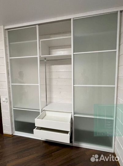 Шкаф с зеркалом