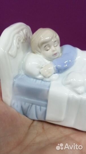Фарфоровая статуэтка