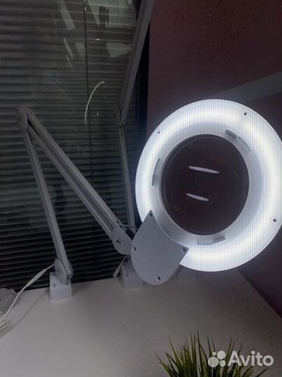 Бестеневая лампа-лупа на струбцине 9006Led