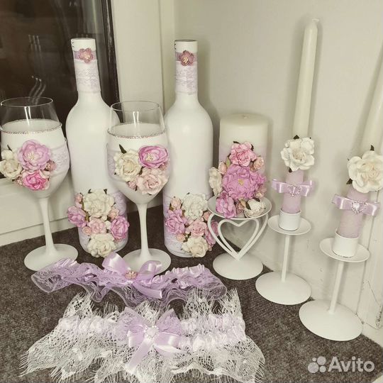 Свадебные бутылки, бокалы, свечи