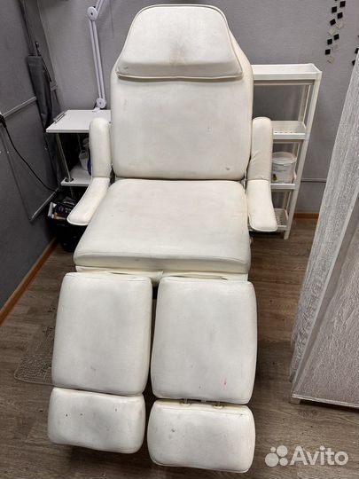 Кушетка, лампа, ширма