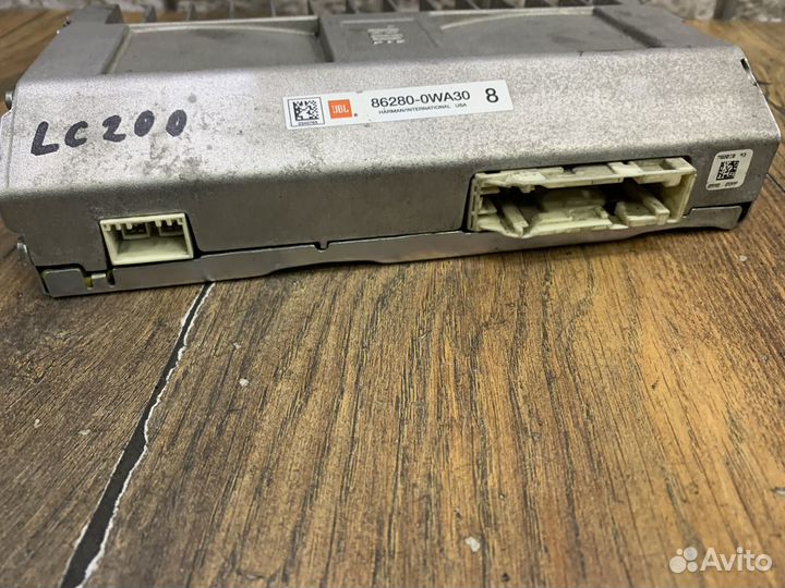 Toyota Land Cruiser Усилитель акустической системы