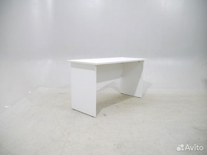 Письменный стол белый