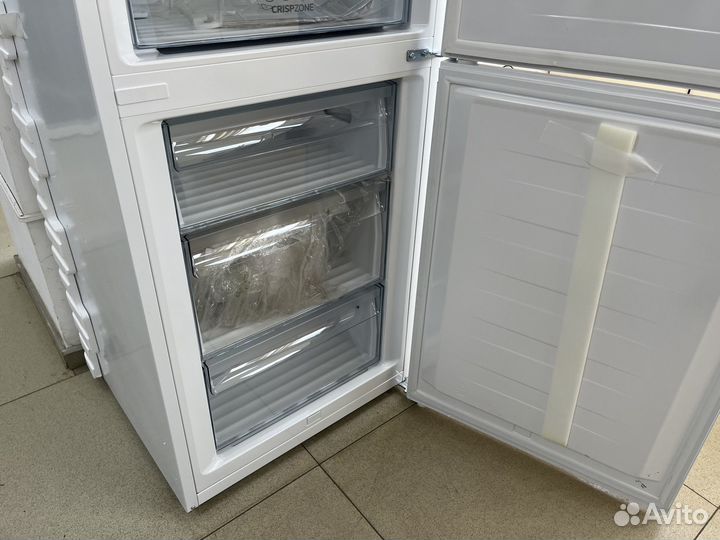 Холодильник Gorenje NRK 6202 AW4