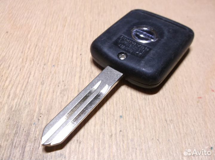 5WK4 876 /818 Nissan Murano чип ключ 2 кнопки