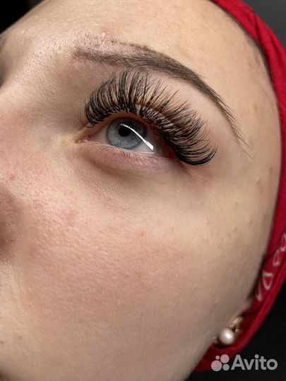 Модель на наращивание ресниц