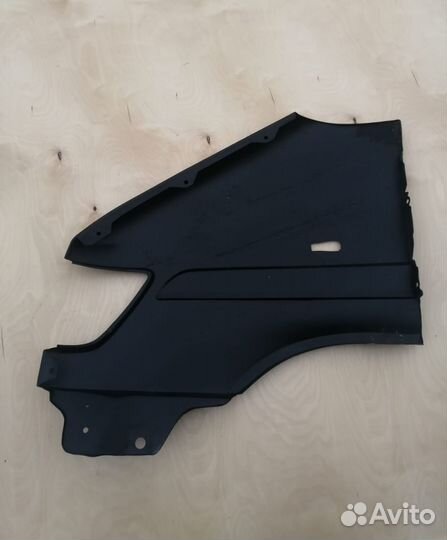 Правое переднее крыло на mercedes Спринтер