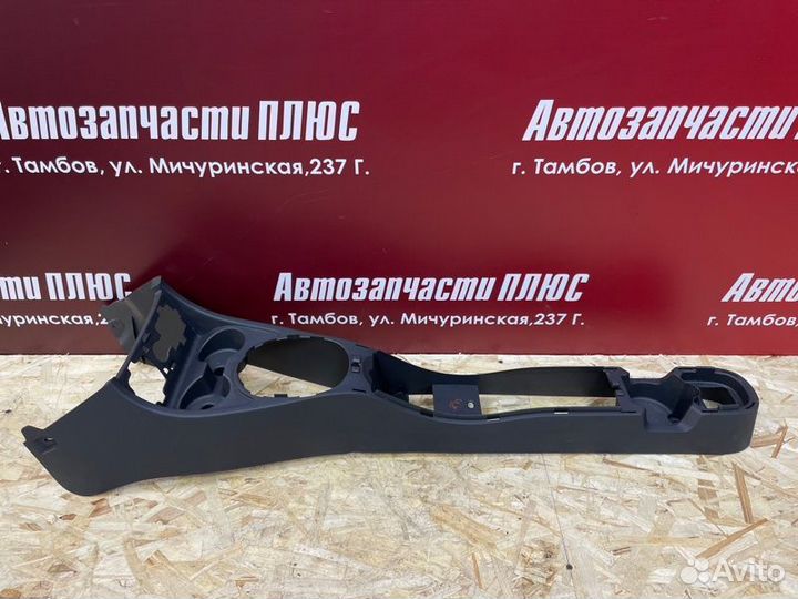 Консоль между сидений Renault Duster