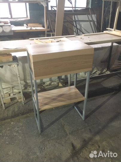 Консольный столик в прихожую