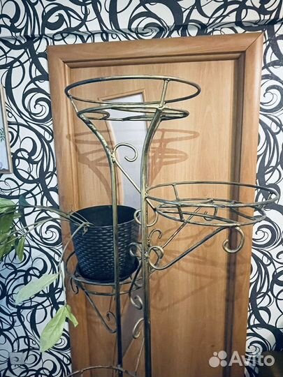 Подставка для цветов напольная металлическая