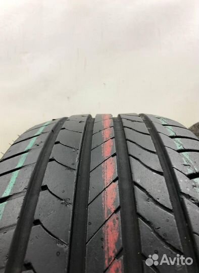 Goodyear EfficientGrip 235/55 R17 99W