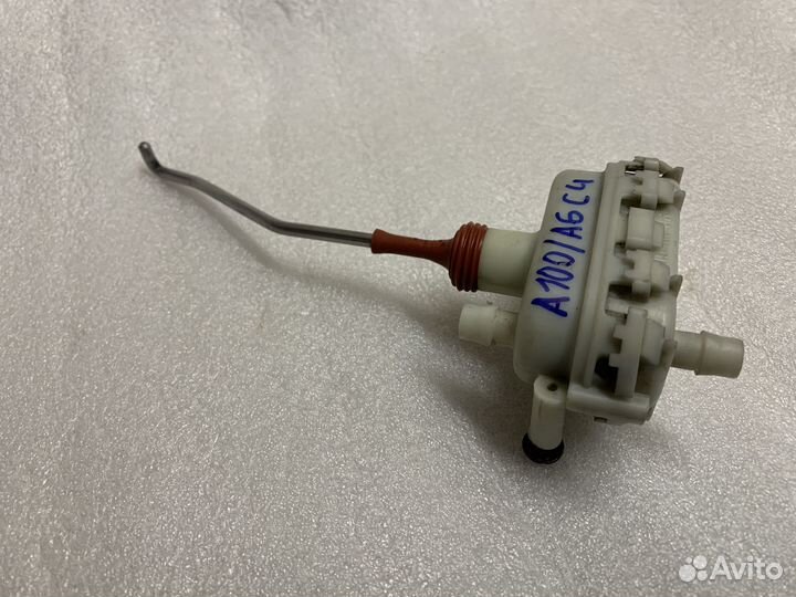 Активатор замка багажника Audi 100 / A6 C4