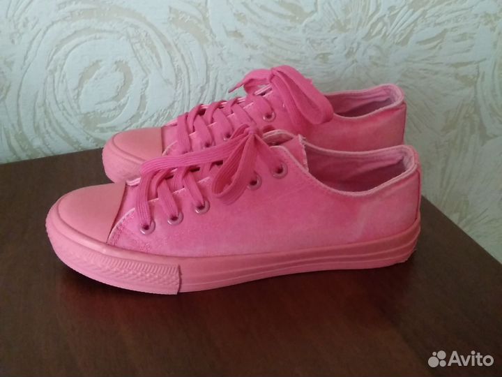 2 пары обуви