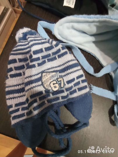 Две шапки детские