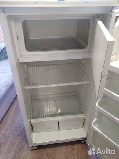 Холодильник бу позис