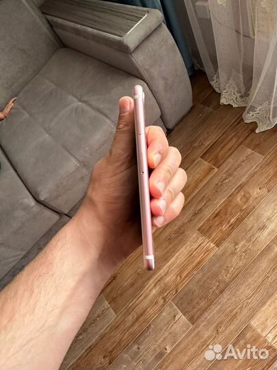 Телефон iPhone 7