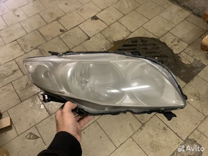 Фара передняя правая toyota corolla 140