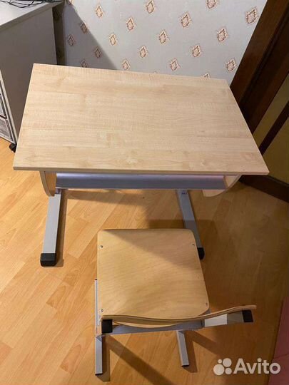 Школьная парта со стулом