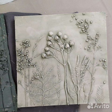 Цветочный барельеф из гипса в интерьер