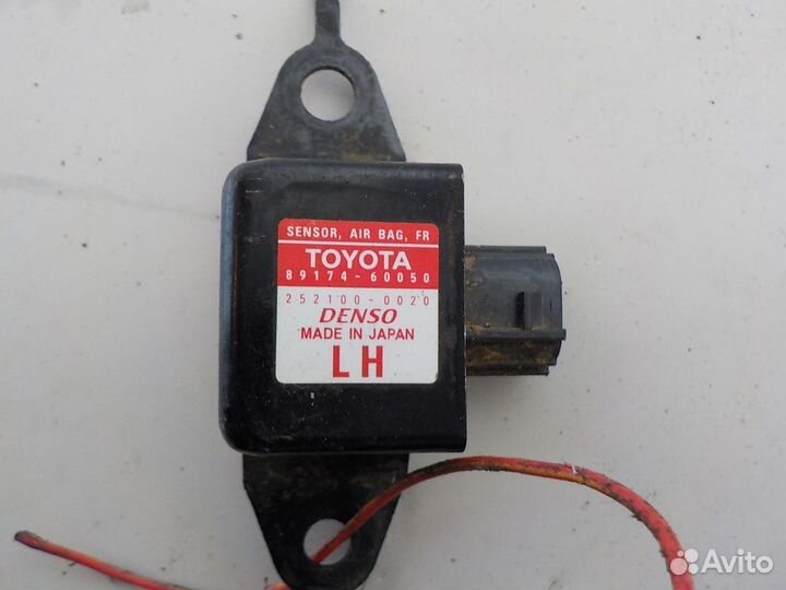 Датчик Air-bag Toyota Land Cruiser 100
